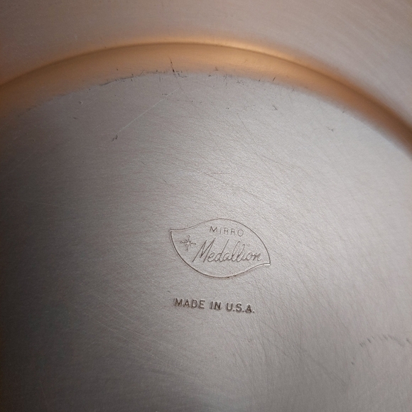 Vintage* 50s Mirro Medallion 17” Starburst Aluminum Round Serving Tray - Picture 4 of 6